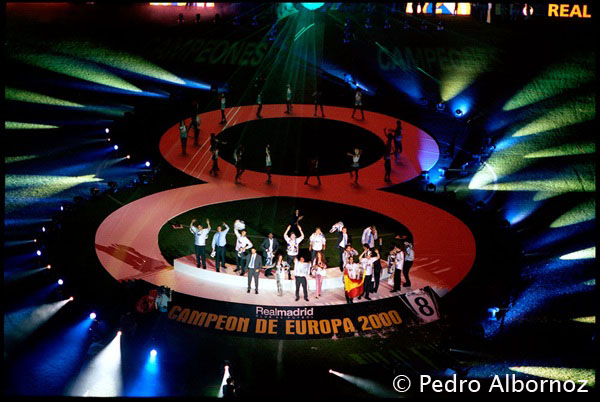Celebración por la 8ª copa de Europa del Real Madrid en el estadio Santiago Bernabéu, Madrid